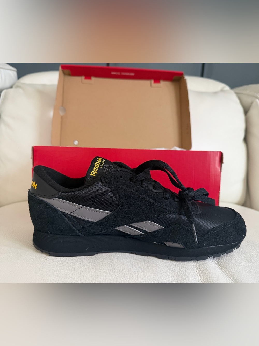 Reebok Black & Gray Classic Low-Top Sneaker